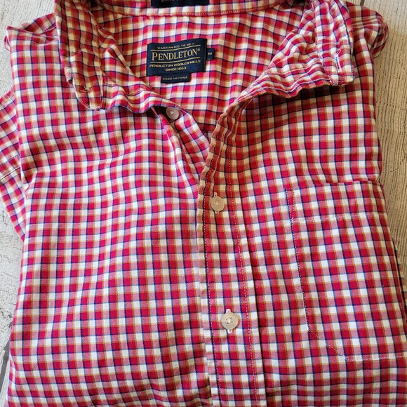Pendleton Men's •Size Medium• Bridgeport Button Down - Picture 2 of 6